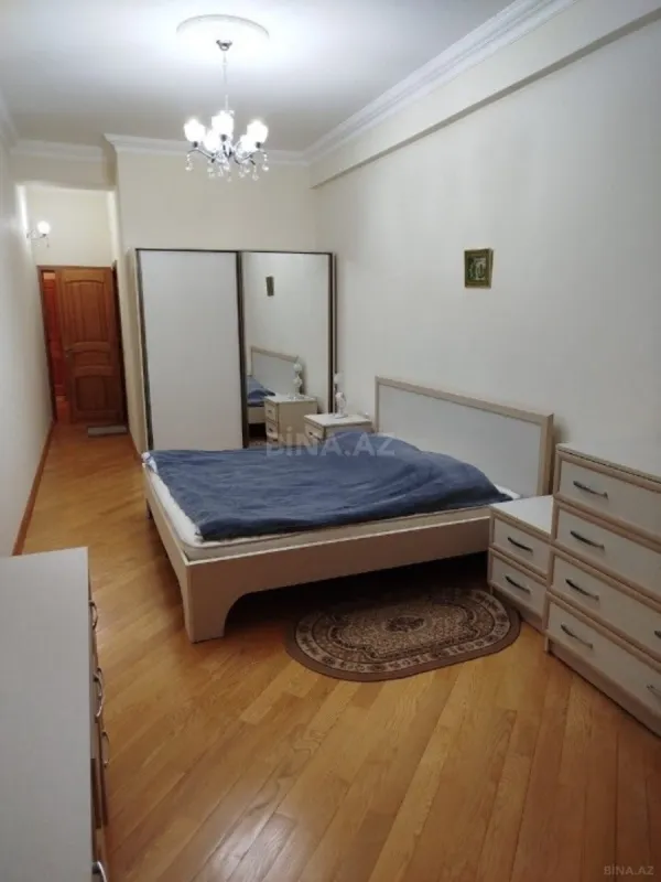 Satılır 3 otaqlı mənzil 137 m²