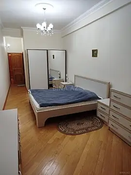 Satılır 3 otaqlı mənzil 137 m²