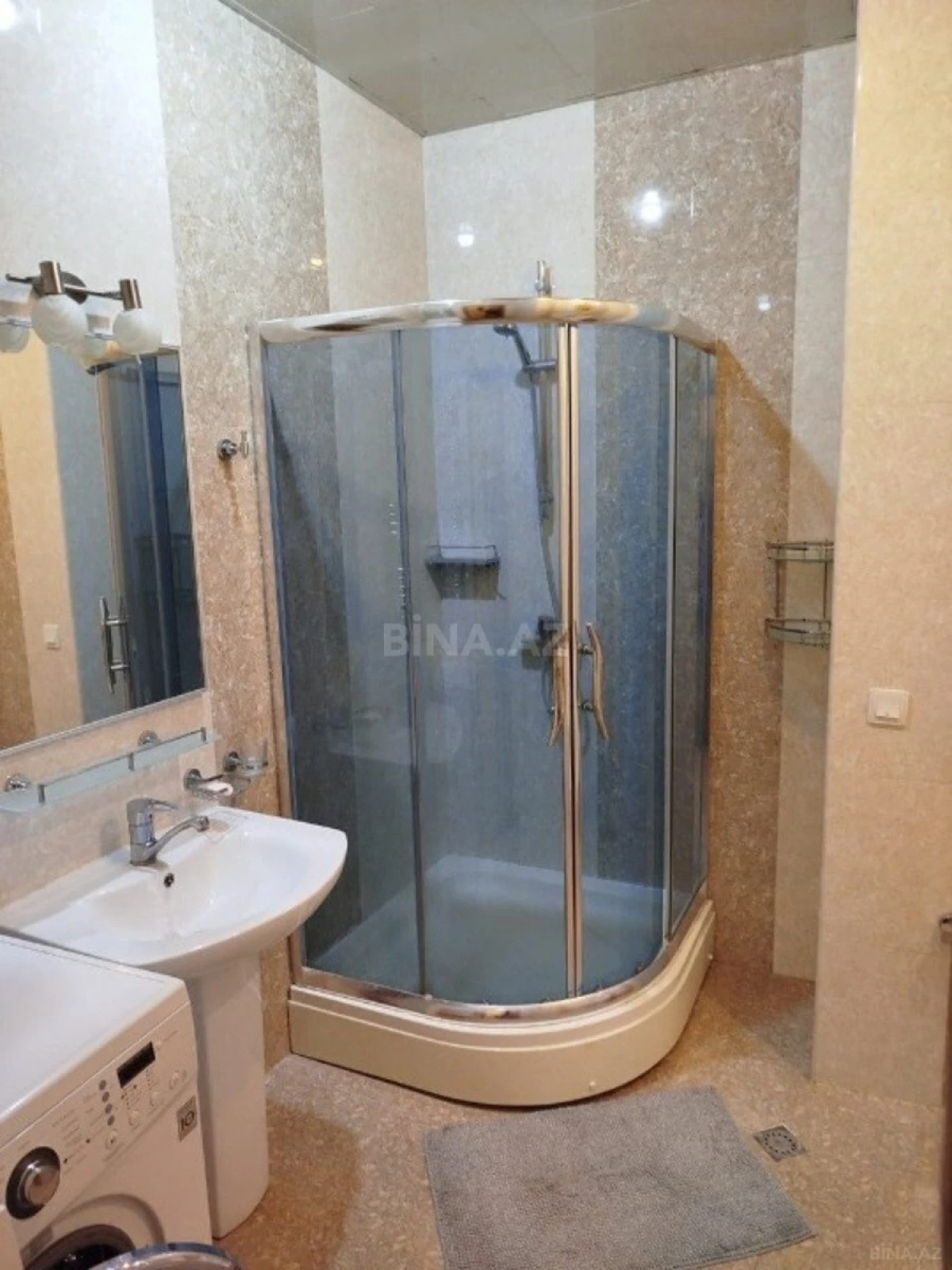 Satılır 3 otaqlı mənzil 137 m²