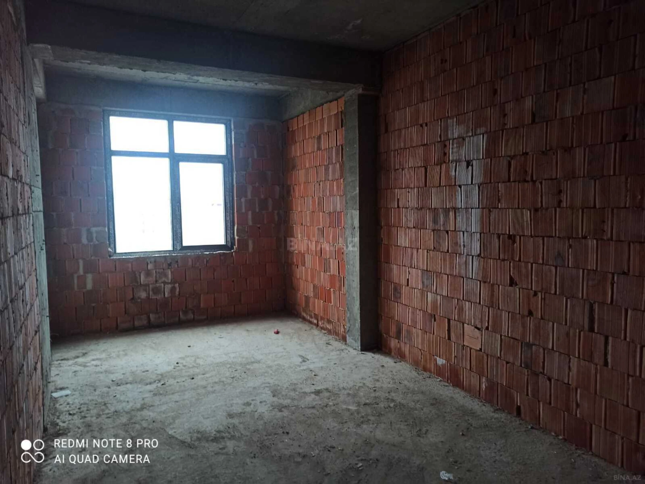 Satılır 2 otaqlı mənzil 105 m²