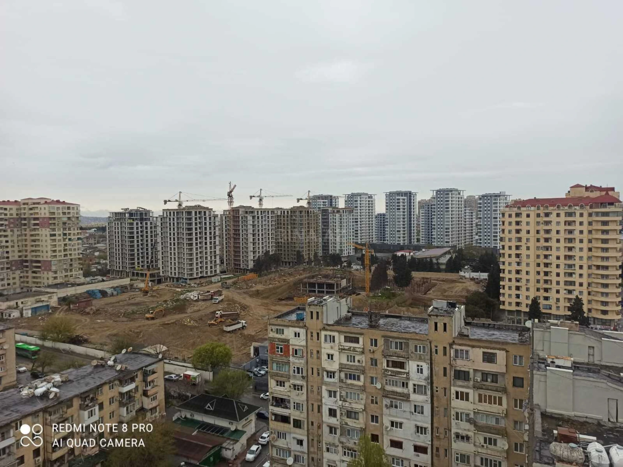 Satılır 2 otaqlı mənzil 105 m²