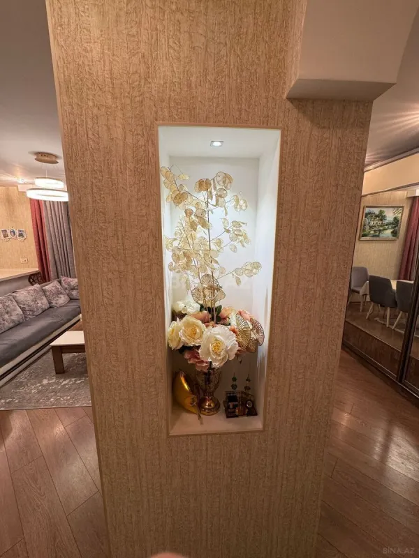 Satılır 7 otaqlı mənzil 187 m²