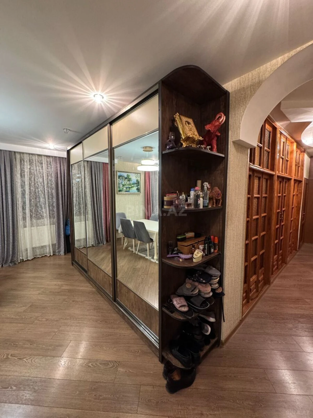 Satılır 7 otaqlı mənzil 187 m²