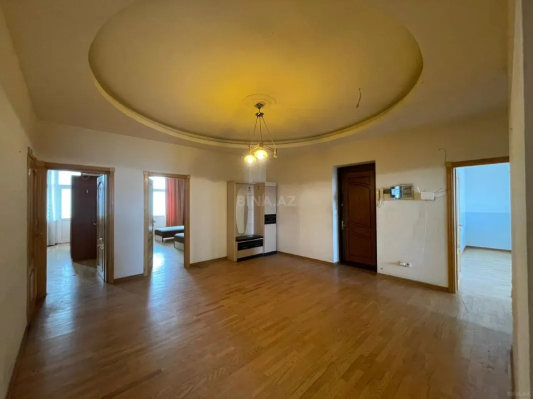 Satılır 4 otaqlı mənzil 180 m²