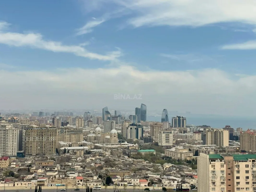 Satılır 4 otaqlı mənzil 180 m²