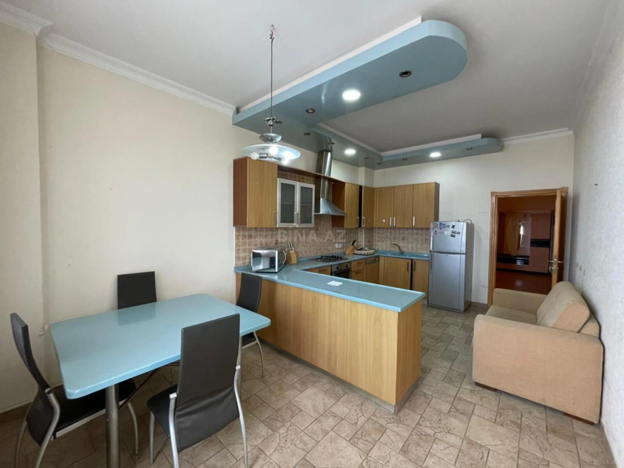 Satılır 4 otaqlı mənzil 180 m²