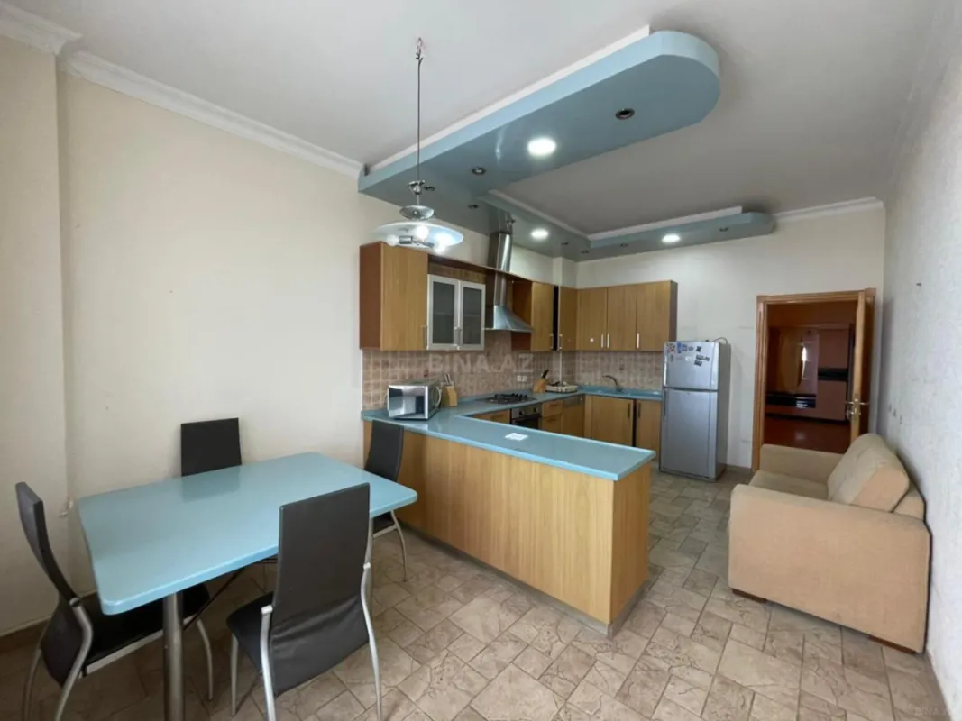 Satılır 4 otaqlı mənzil 180 m²