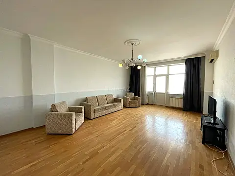 Satılır 4 otaqlı mənzil 180 m² — Bakı 4 otaq 180.00 m²