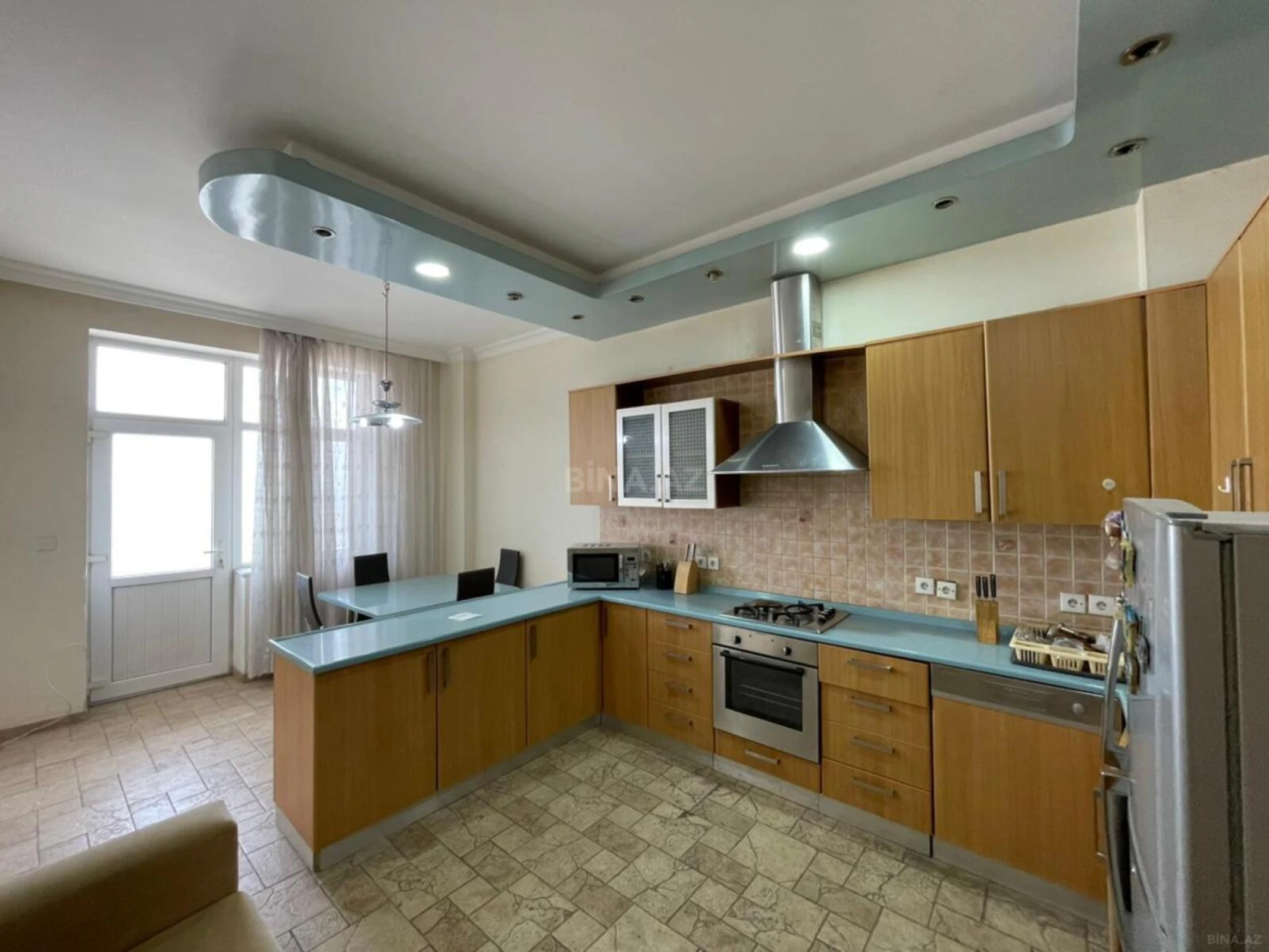 Satılır 4 otaqlı mənzil 180 m²