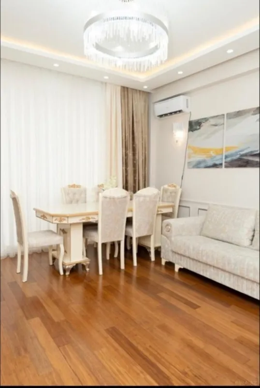 Kirayə verilir 2 otaqlı mənzil 68 m²