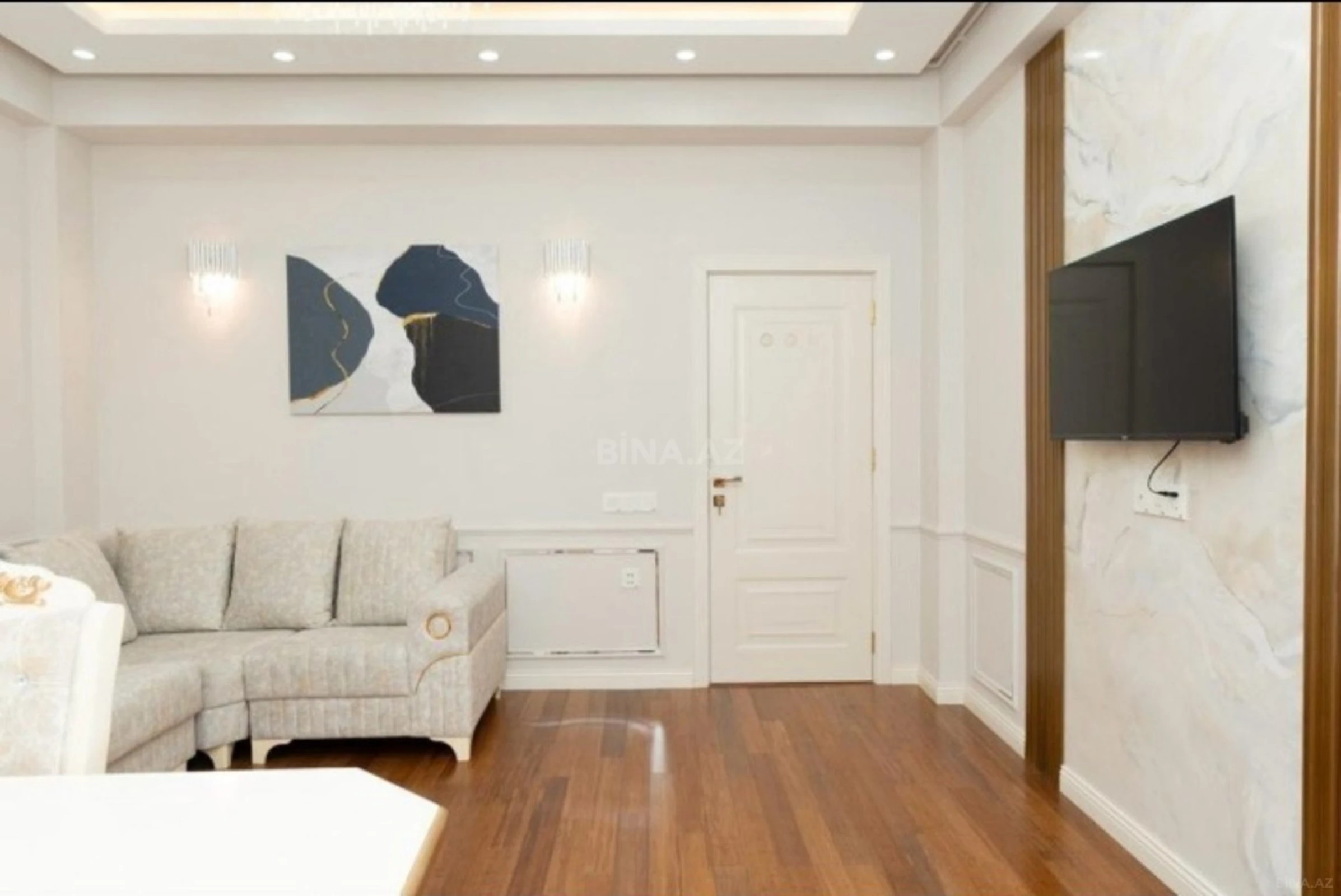 Kirayə verilir 2 otaqlı mənzil 68 m²