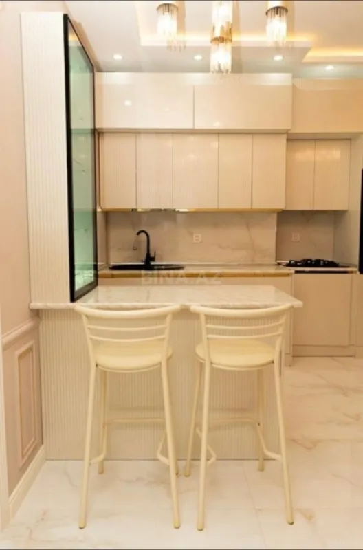 Kirayə verilir 2 otaqlı mənzil 68 m²