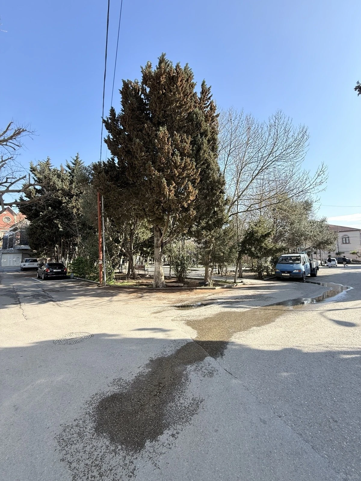 Satılır 5 otaqlı həyət evi 300 m²
