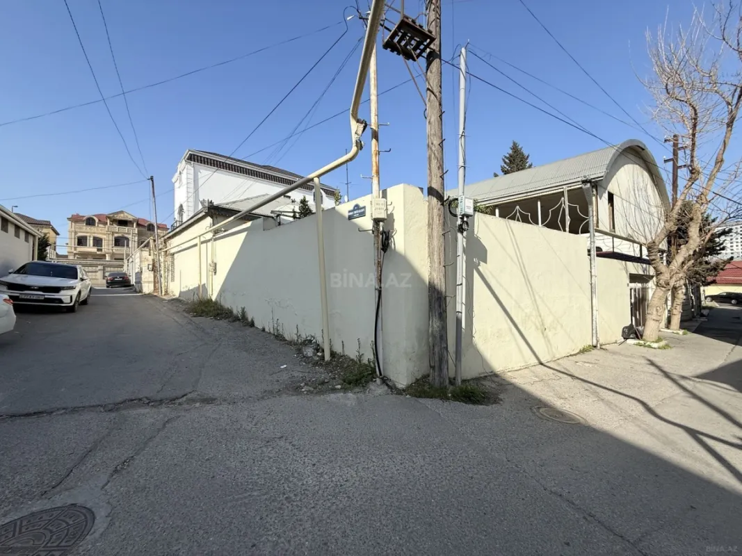 Satılır 5 otaqlı həyət evi 300 m²