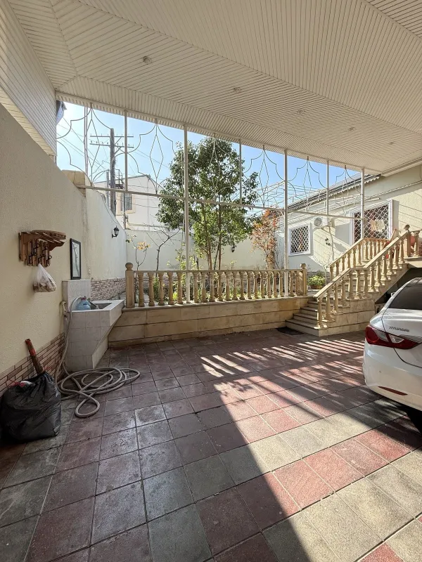 Satılır 5 otaqlı həyət evi 300 m²