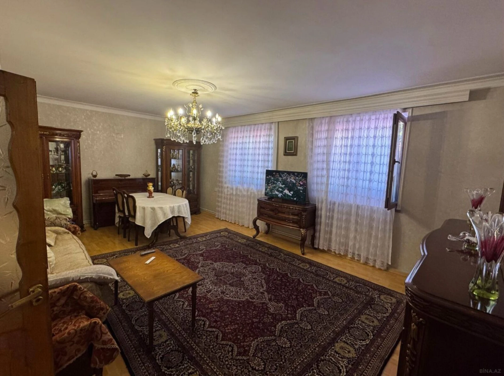 Satılır 5 otaqlı həyət evi 300 m²