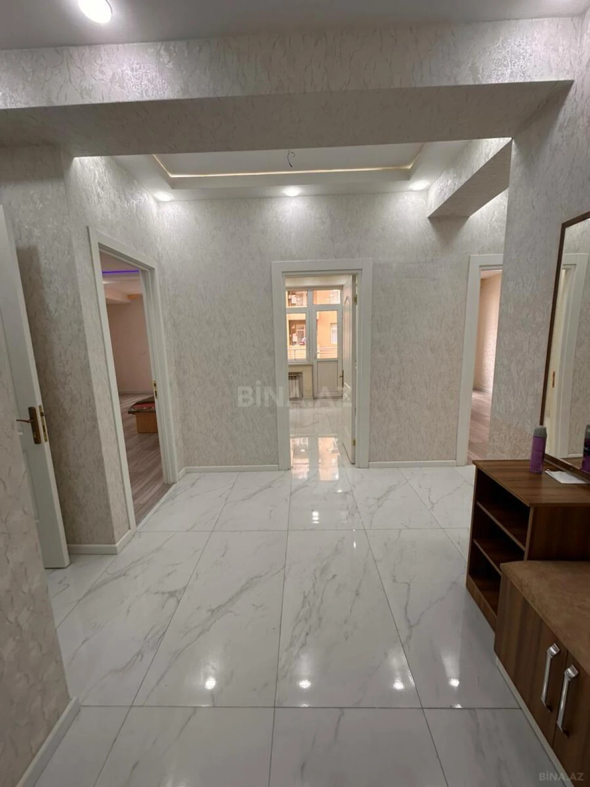 Satılır 3 otaqlı mənzil 107 m²
