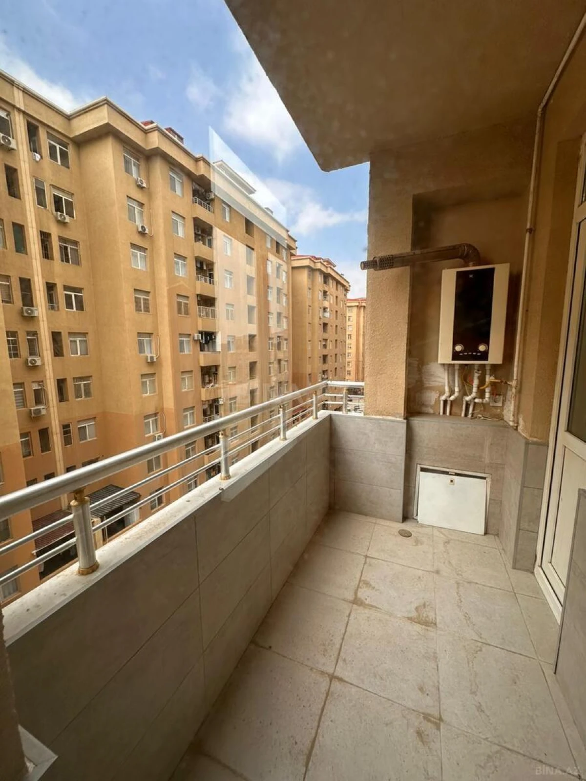 Satılır 3 otaqlı mənzil 107 m²