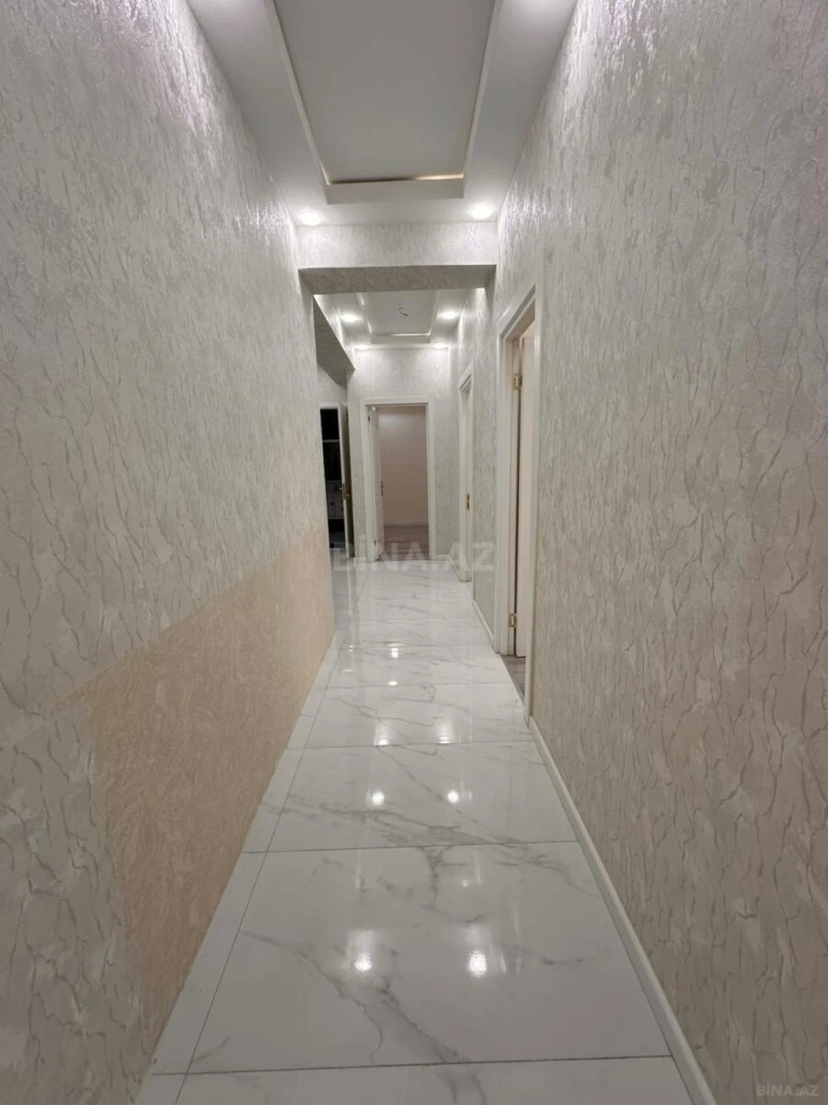 Satılır 3 otaqlı mənzil 107 m²