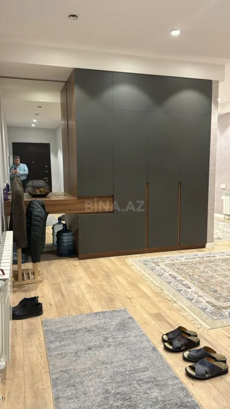 Satılır 3 otaqlı mənzil 157 m²