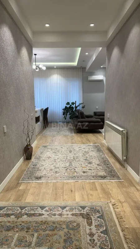 Satılır 3 otaqlı mənzil 157 m²