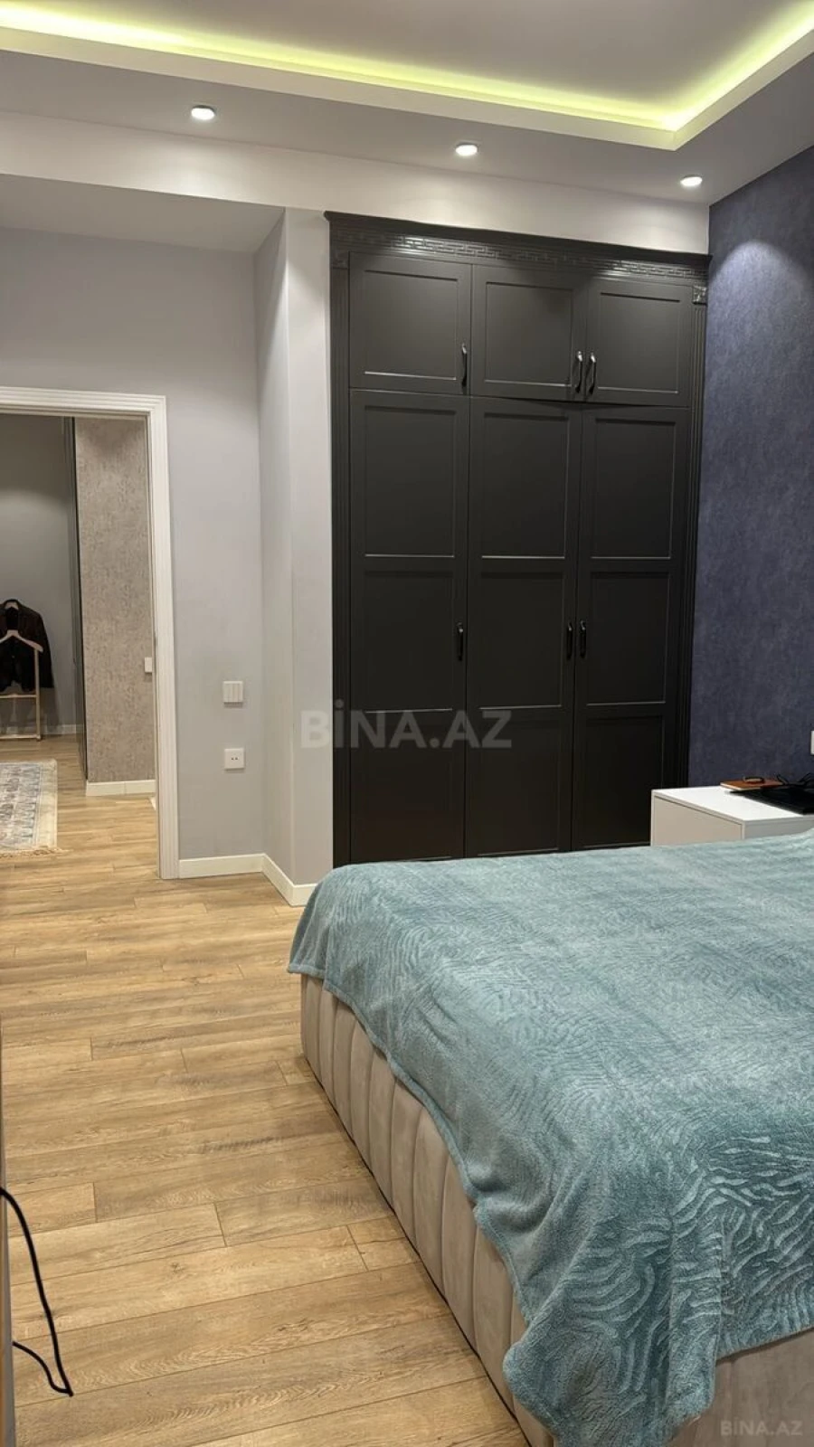 Satılır 3 otaqlı mənzil 157 m²