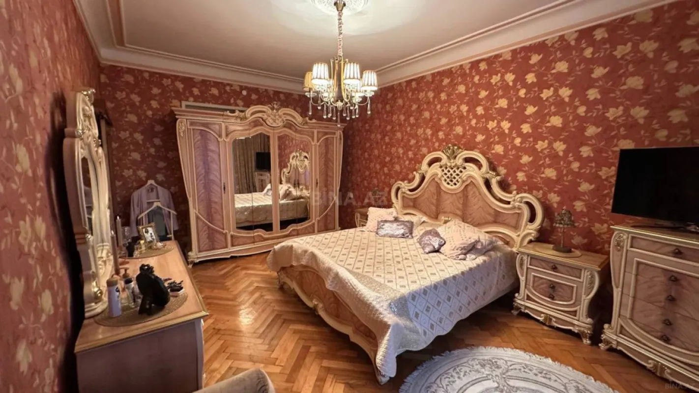 Satılır 4 otaqlı mənzil 100 m²