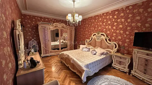 Satılır 4 otaqlı mənzil 100 m²