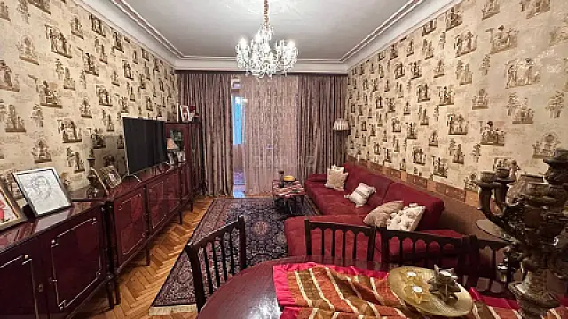 Satılır 4 otaqlı mənzil 100 m²