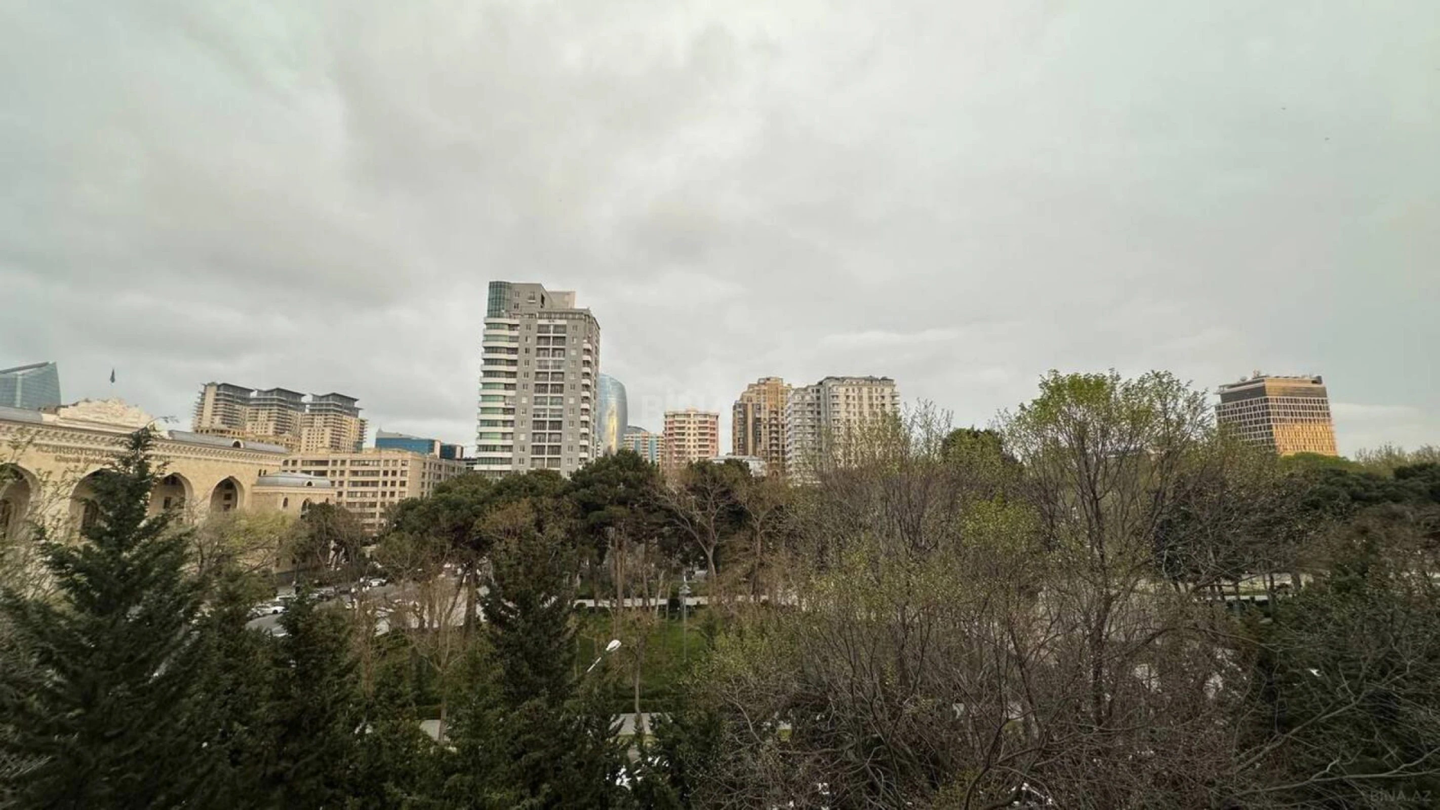 Satılır 4 otaqlı mənzil 100 m²