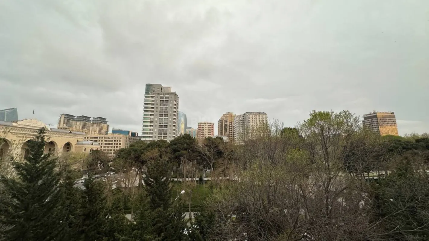 Satılır 4 otaqlı mənzil 100 m²