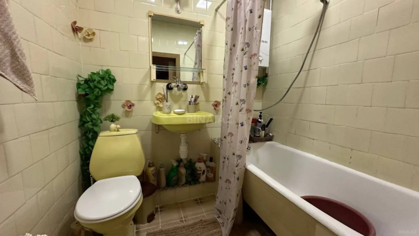 Satılır 4 otaqlı mənzil 100 m²