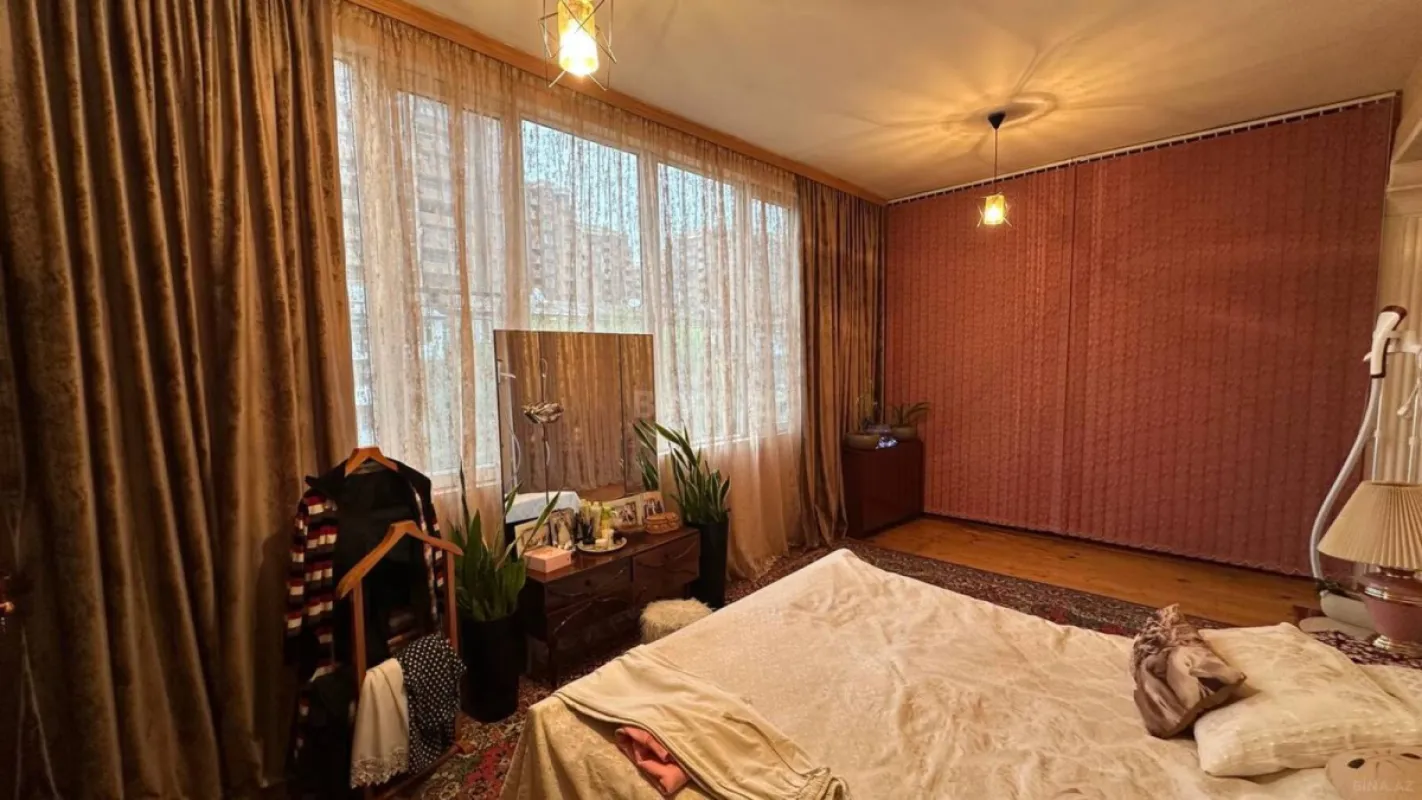 Satılır 4 otaqlı mənzil 100 m²