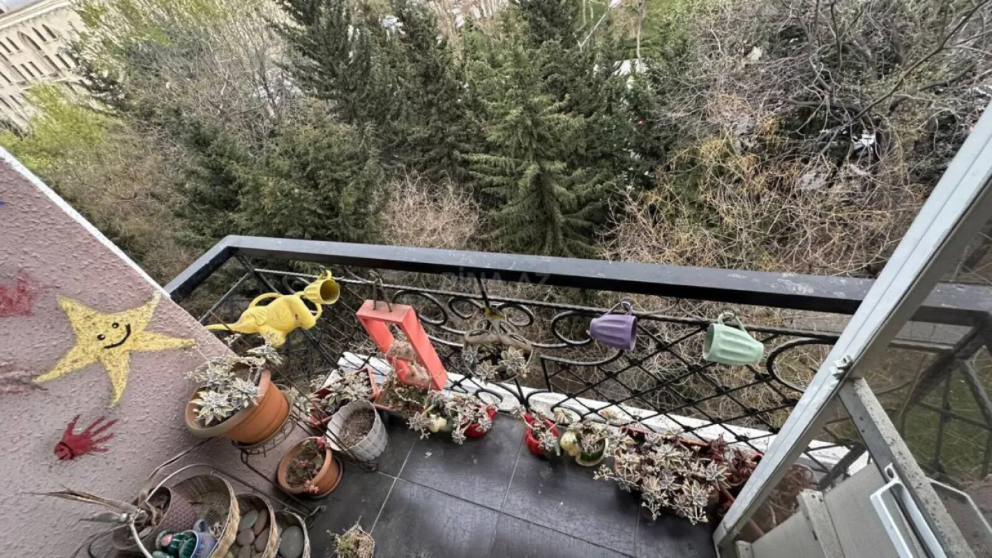 Satılır 4 otaqlı mənzil 100 m²