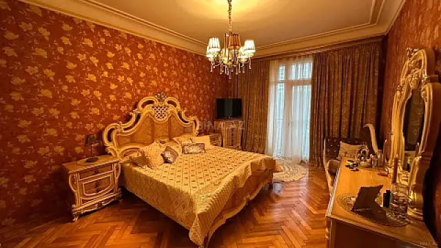 Satılır 4 otaqlı mənzil 100 m²