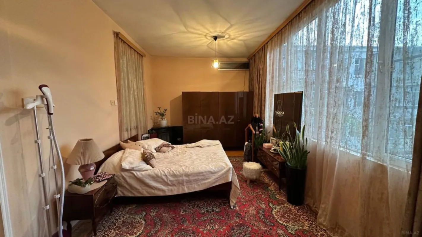 Satılır 4 otaqlı mənzil 100 m²