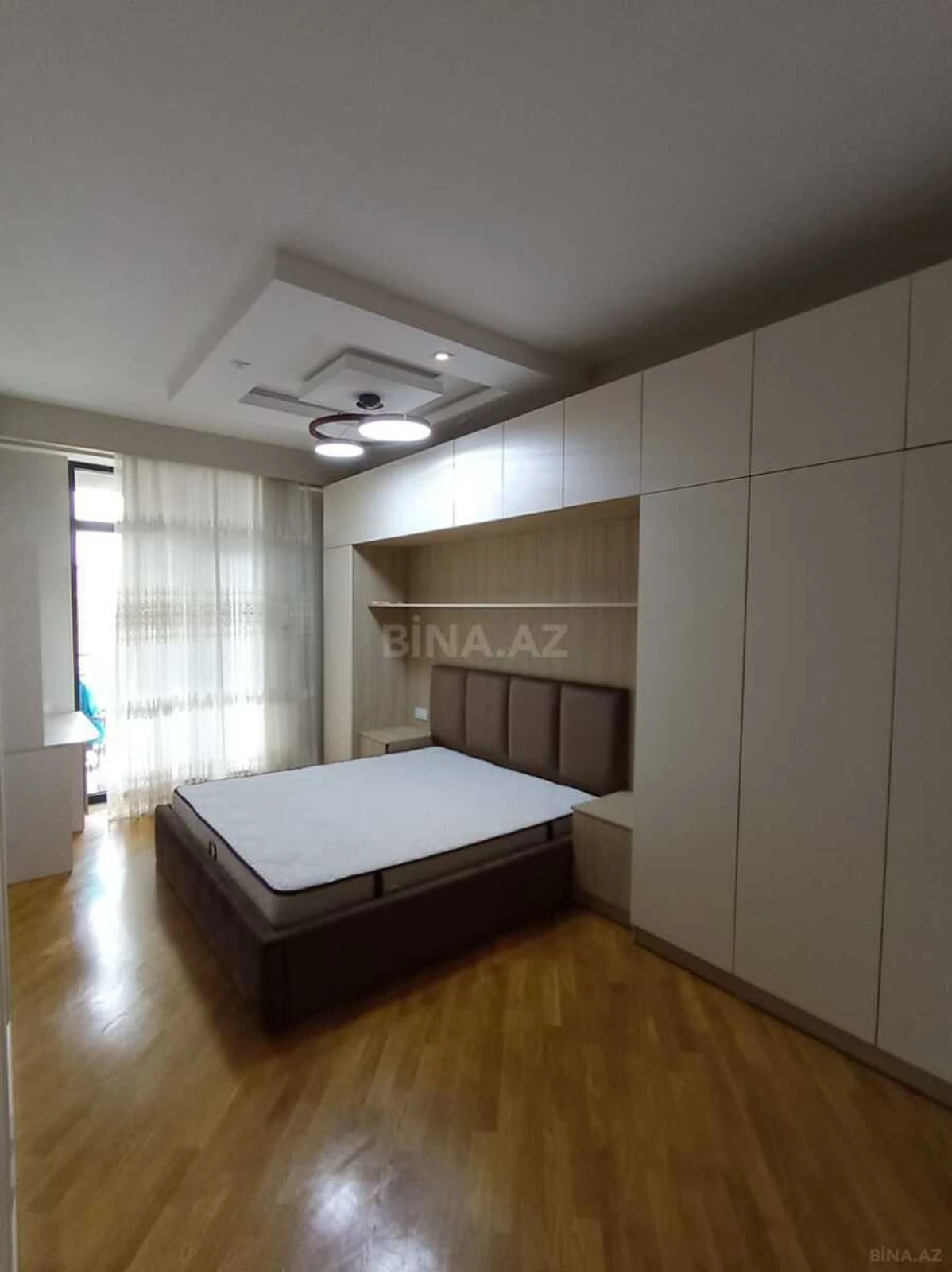 Kirayə verilir 2 otaqlı mənzil 70 m²