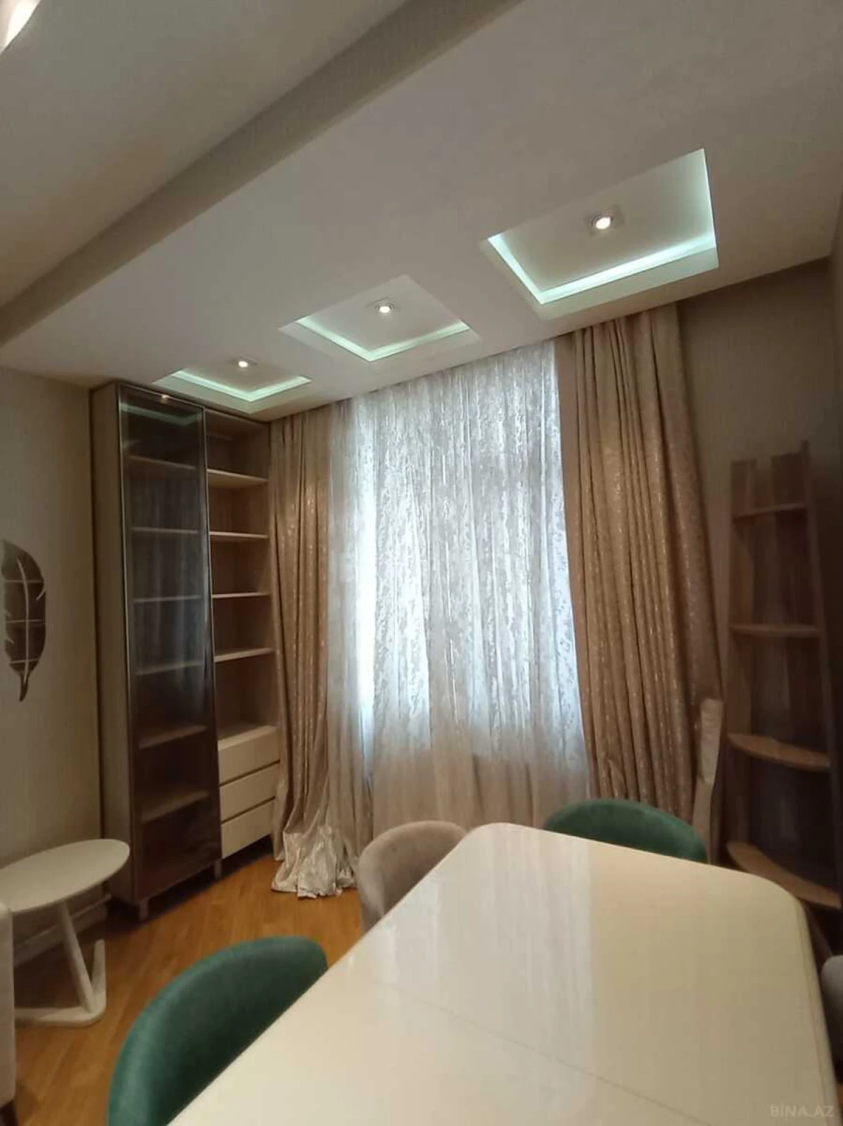 Kirayə verilir 2 otaqlı mənzil 70 m²