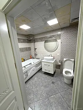 Satılır 2 otaqlı mənzil 57 m²