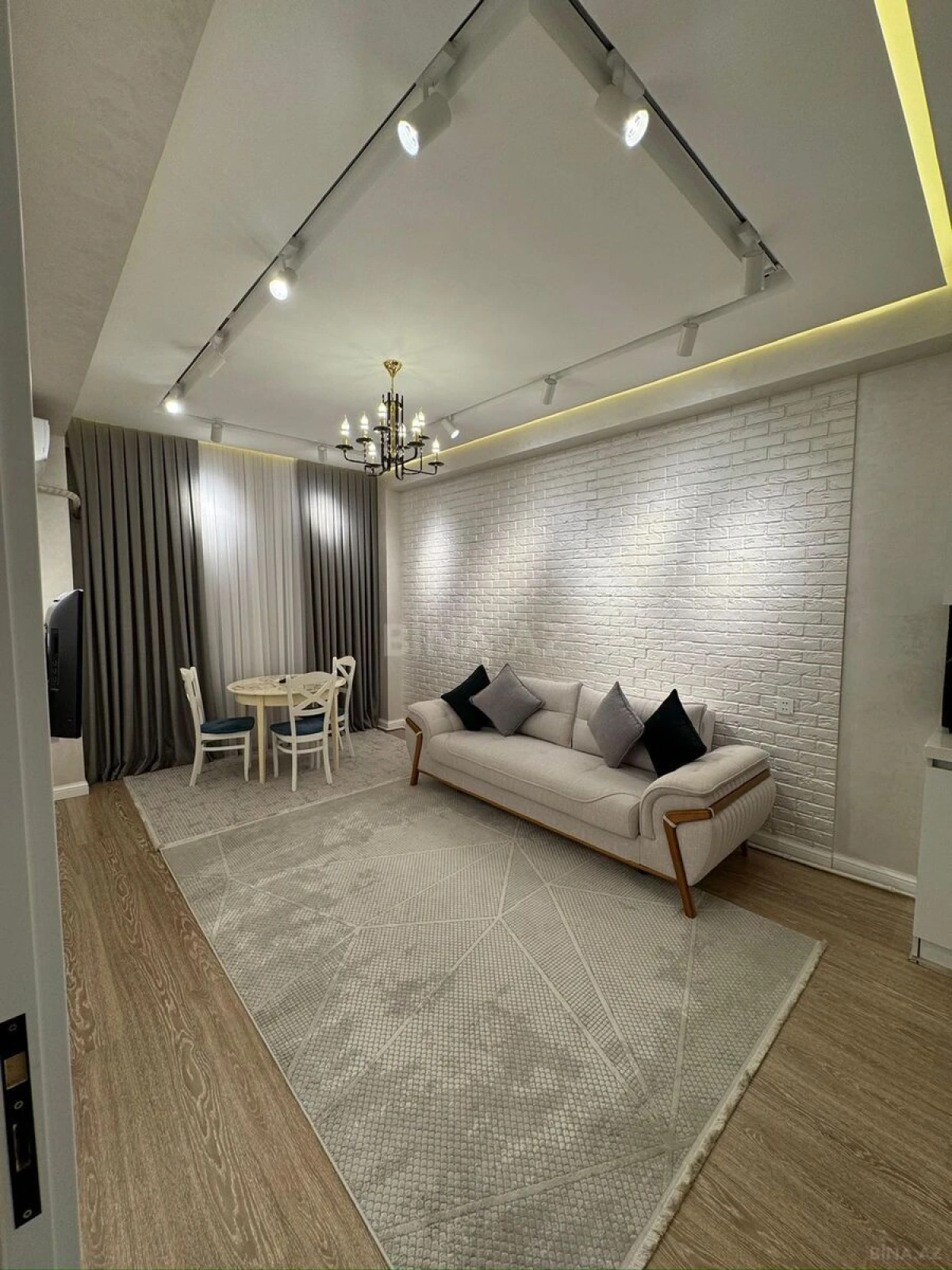 Satılır 2 otaqlı mənzil 45 m²