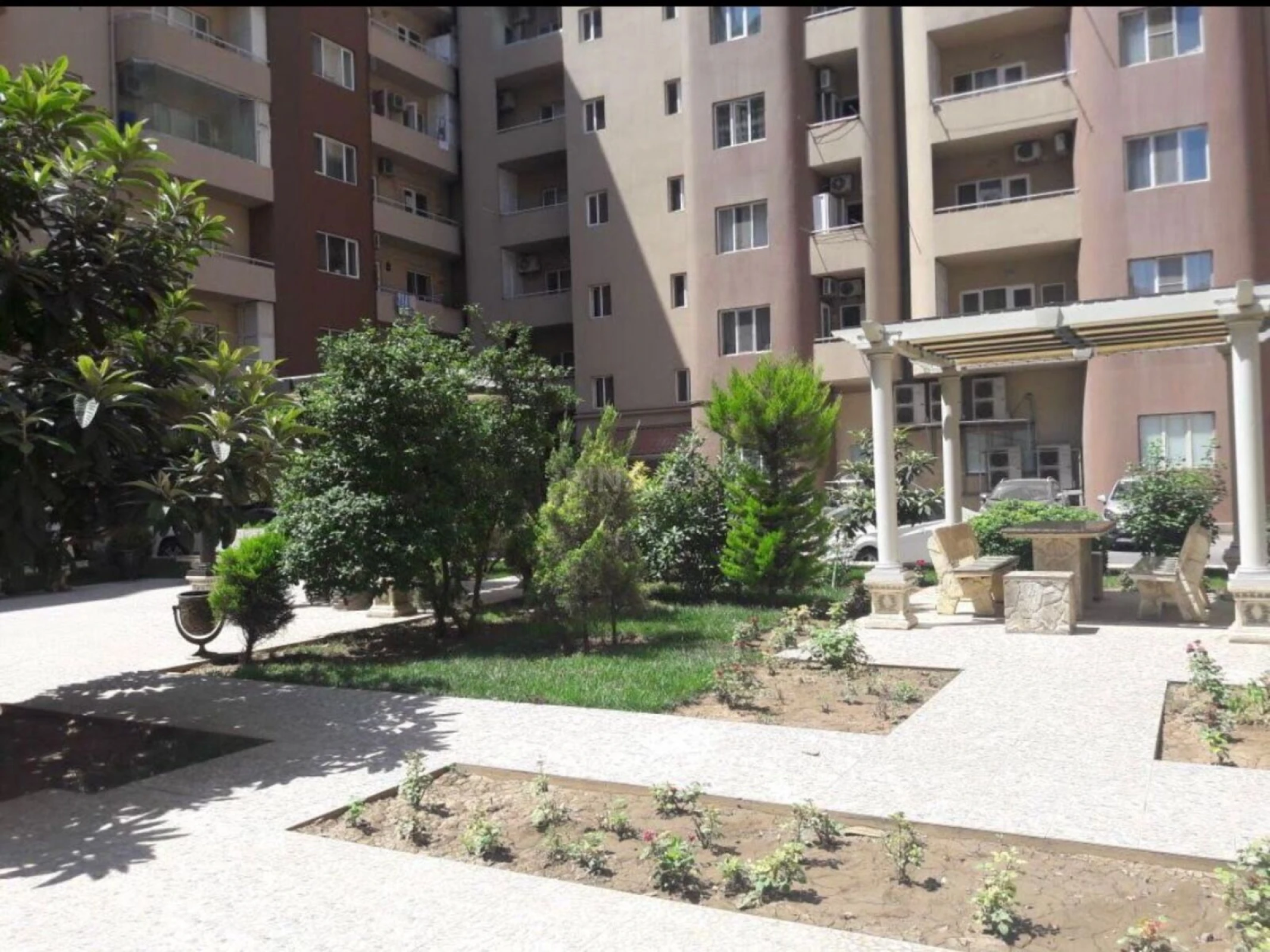 Kirayə verilir 2 otaqlı mənzil 85 m²