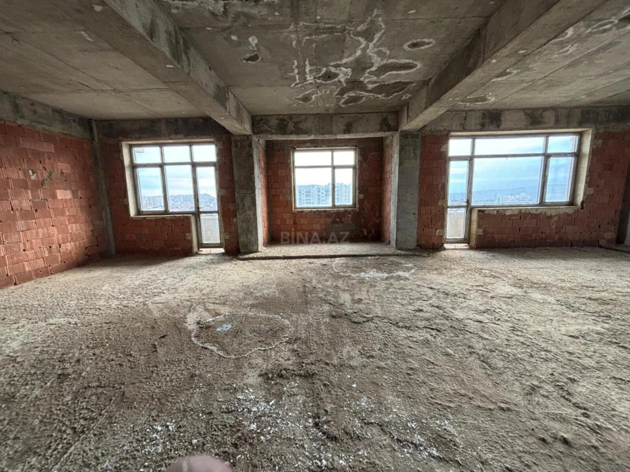 Satılır 3 otaqlı mənzil 154.8 m²