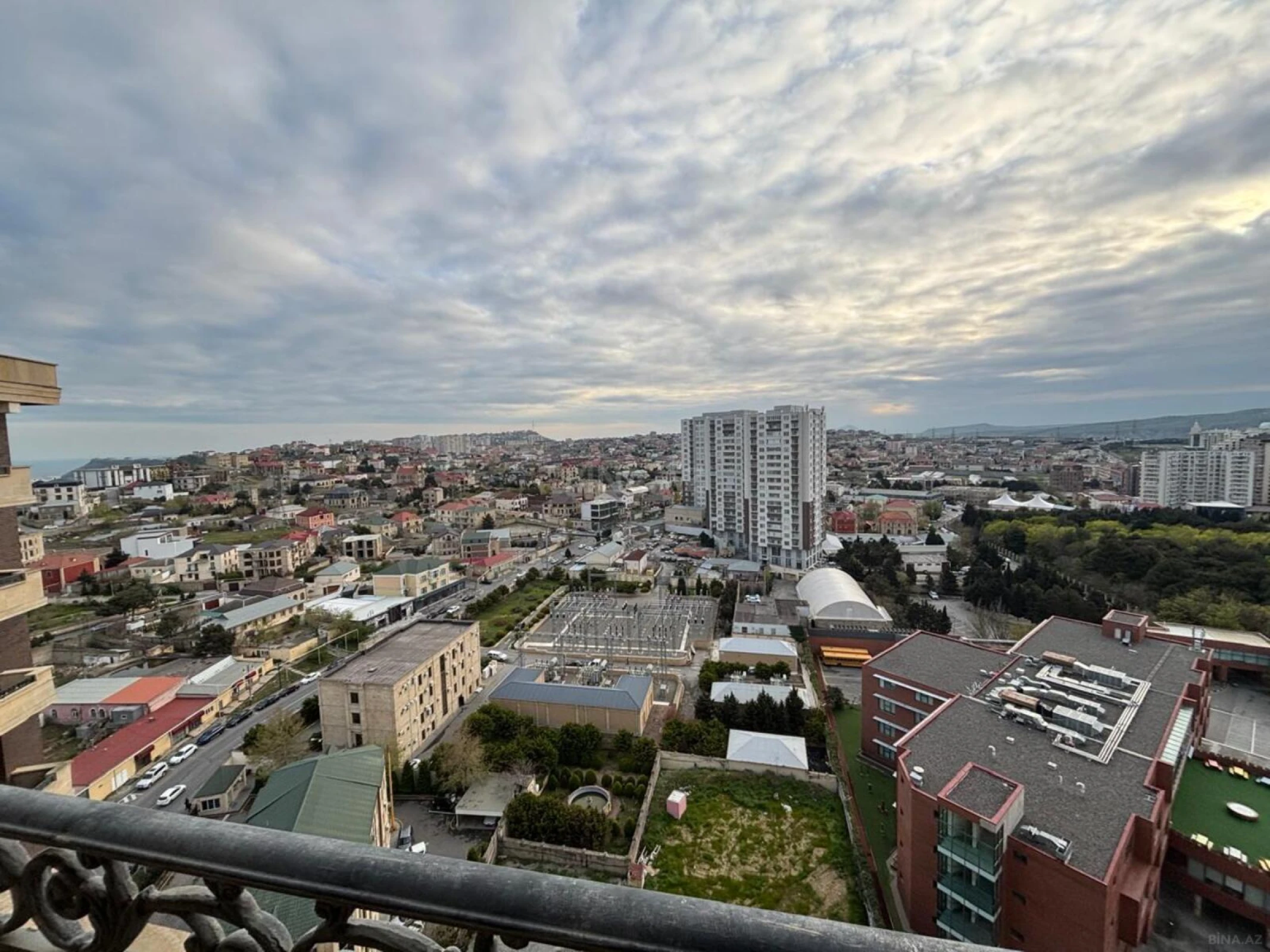 Satılır 3 otaqlı mənzil 154.8 m²