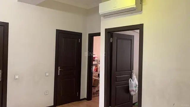 Satılır 4 otaqlı mənzil 110 m²
