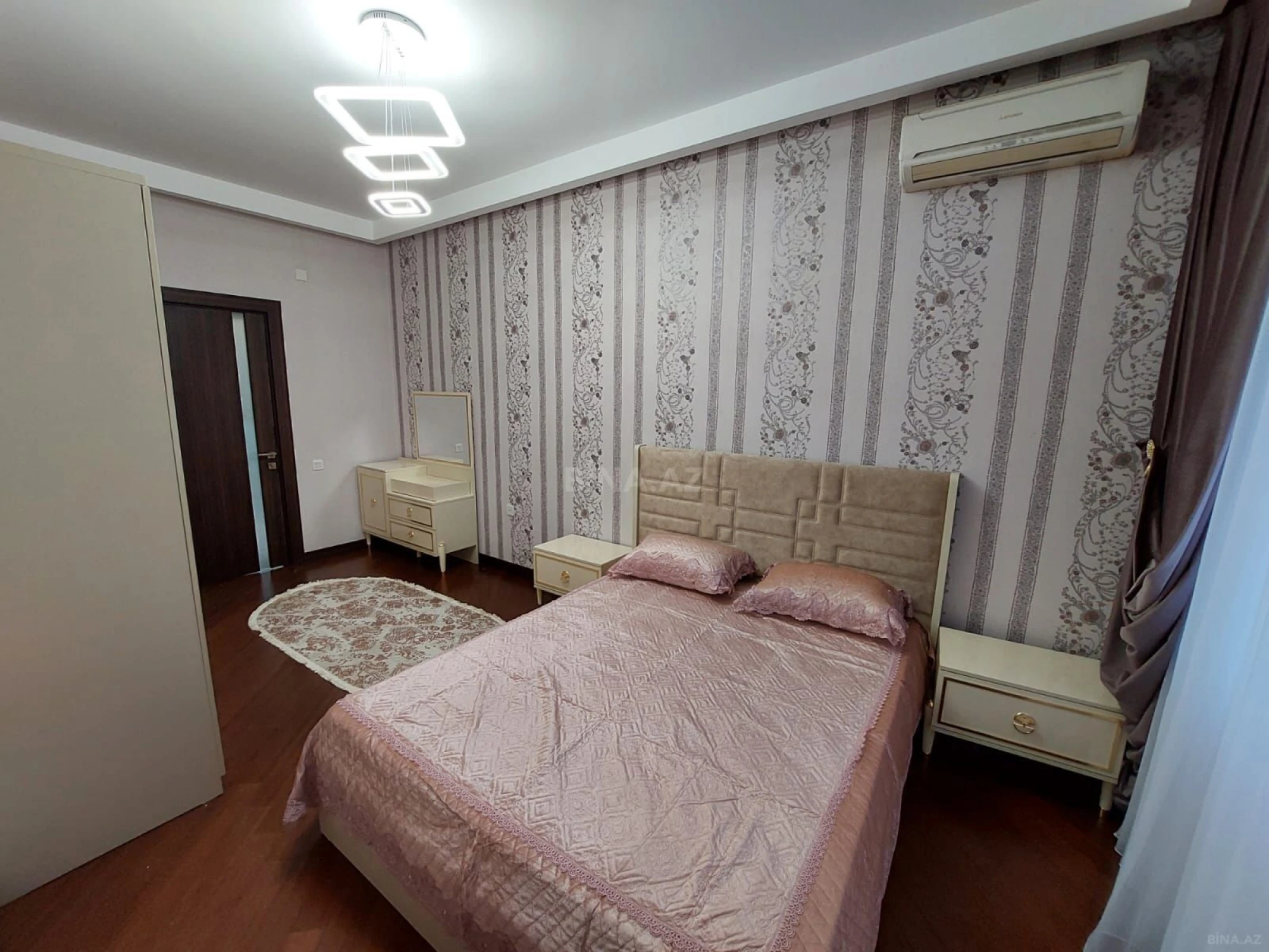 Kirayə verilir 2 otaqlı mənzil 85 m²