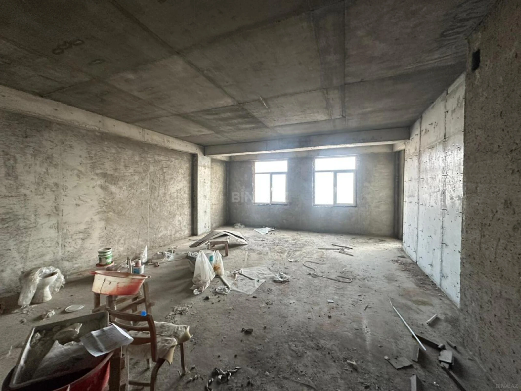 Satılır 4 otaqlı mənzil 174 m²