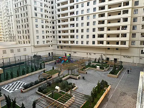 Satılır 4 otaqlı mənzil 174 m²