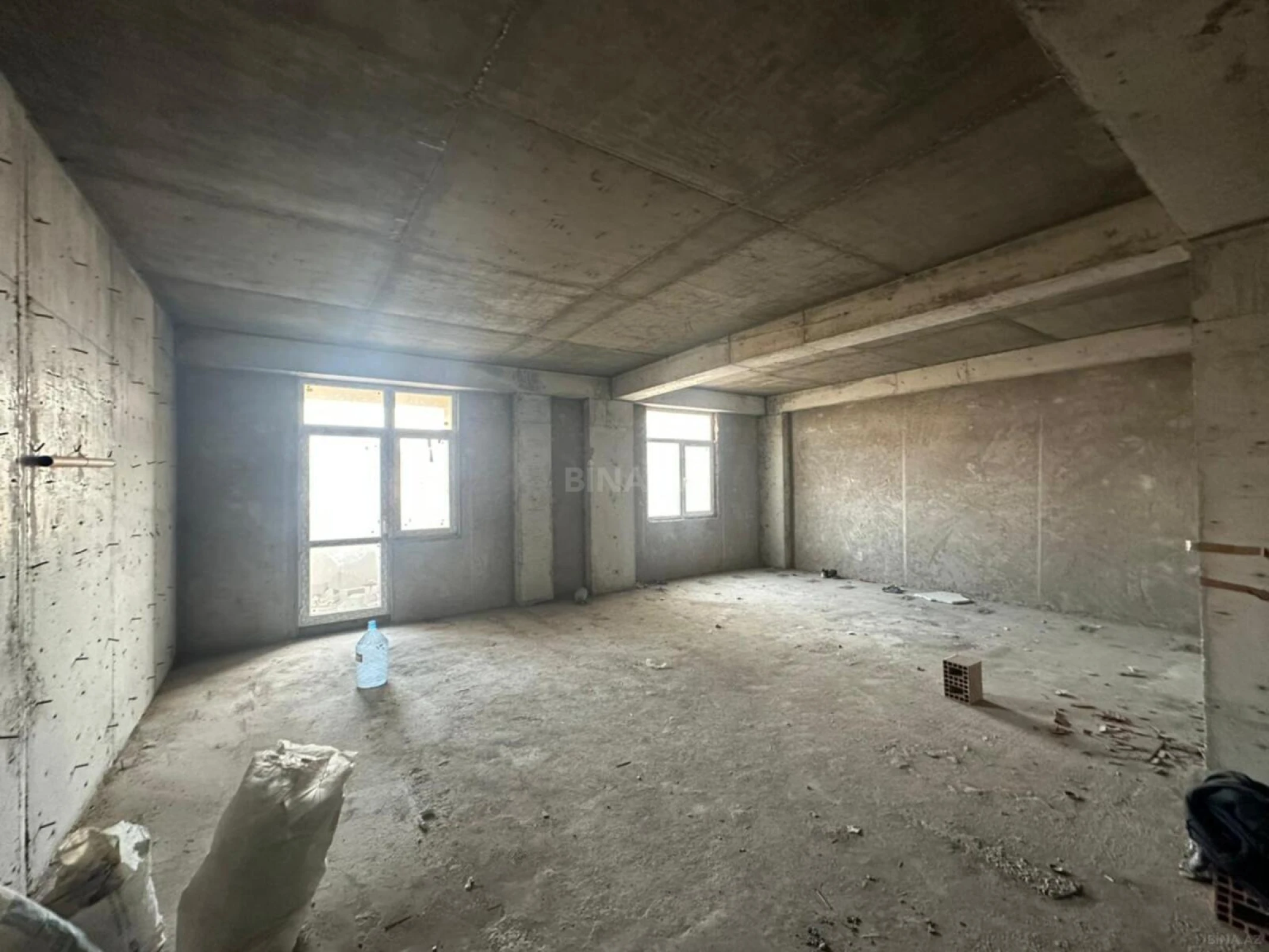 Satılır 4 otaqlı mənzil 174 m²