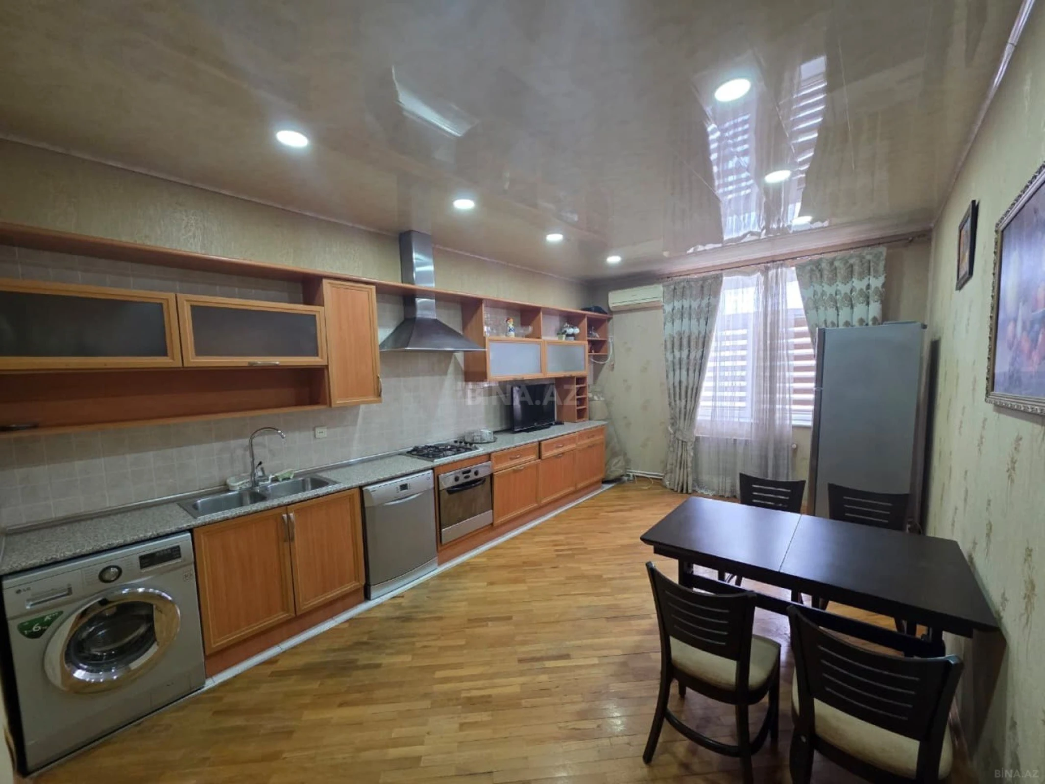 Kirayə verilir 2 otaqlı mənzil 113 m²