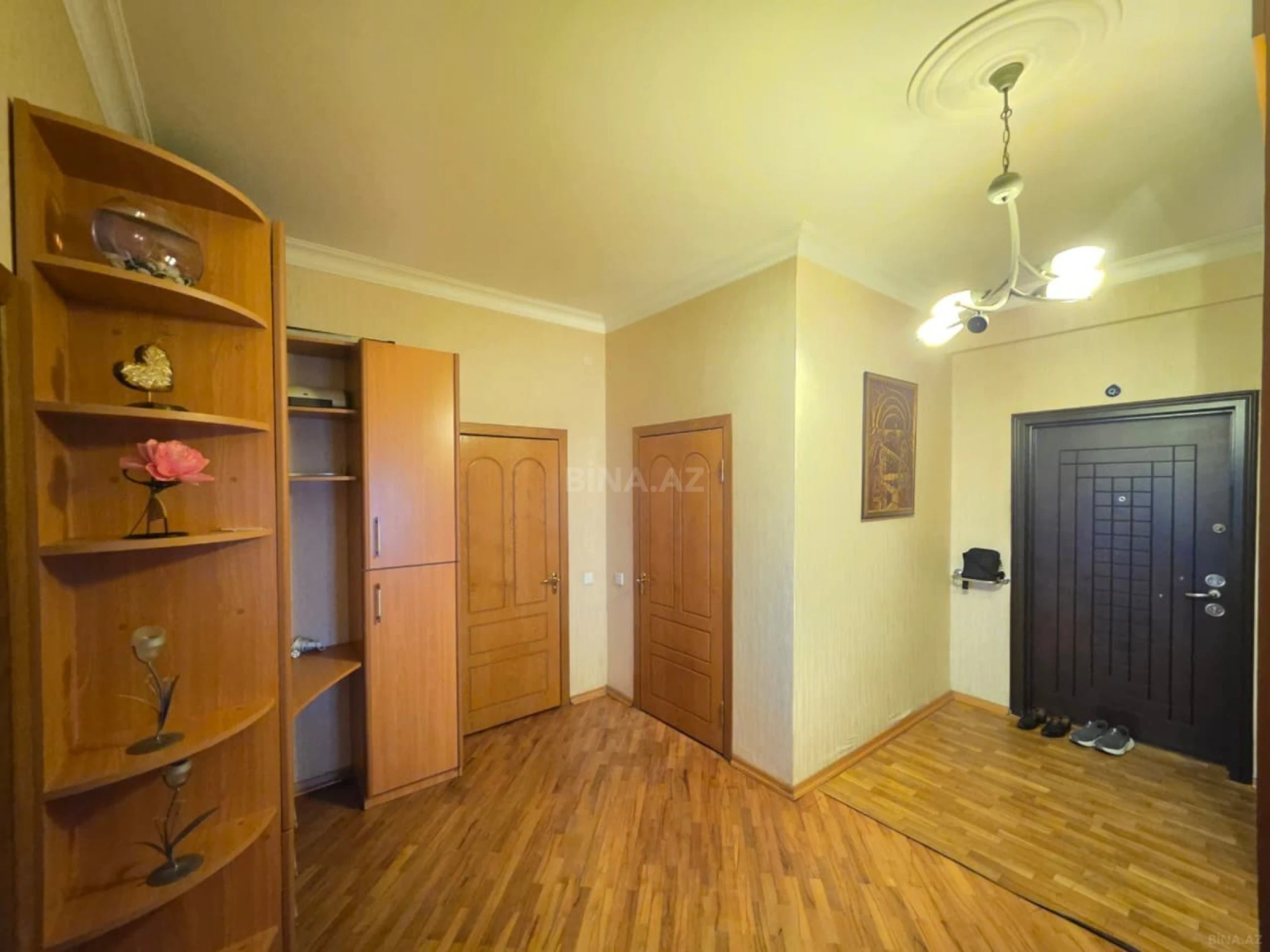 Kirayə verilir 2 otaqlı mənzil 113 m²